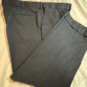 Dockers Men’s Relaxed Fit Comfort Pleated Pants 44 x 32